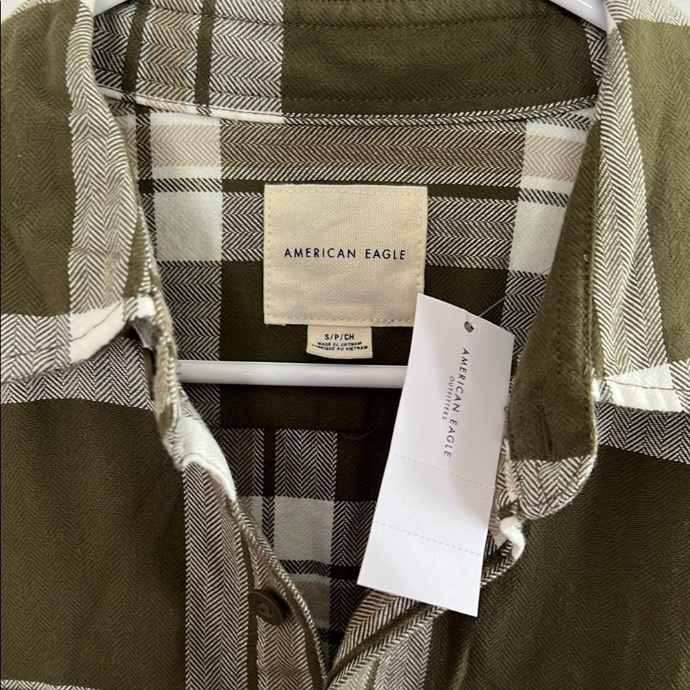 American Eagle Green and White Casual Button Down Shirt - Picture 4 of 7